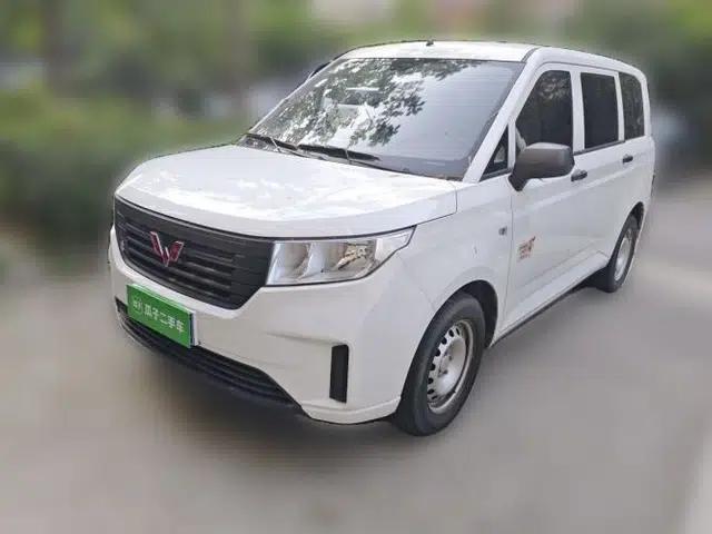 Wuling Hongguang PLUS 2019 1.5T Manual Standard Edition 5 Seats