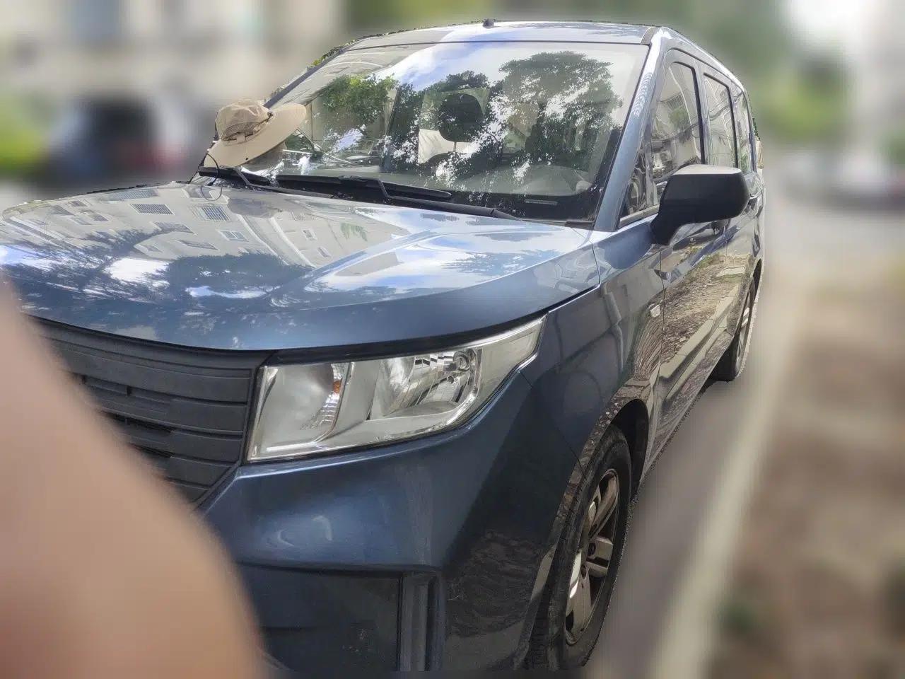 Wuling Hongguang PLUS 2020 1.5L Manual Standard Edition 5 Seats — миниатюра 1