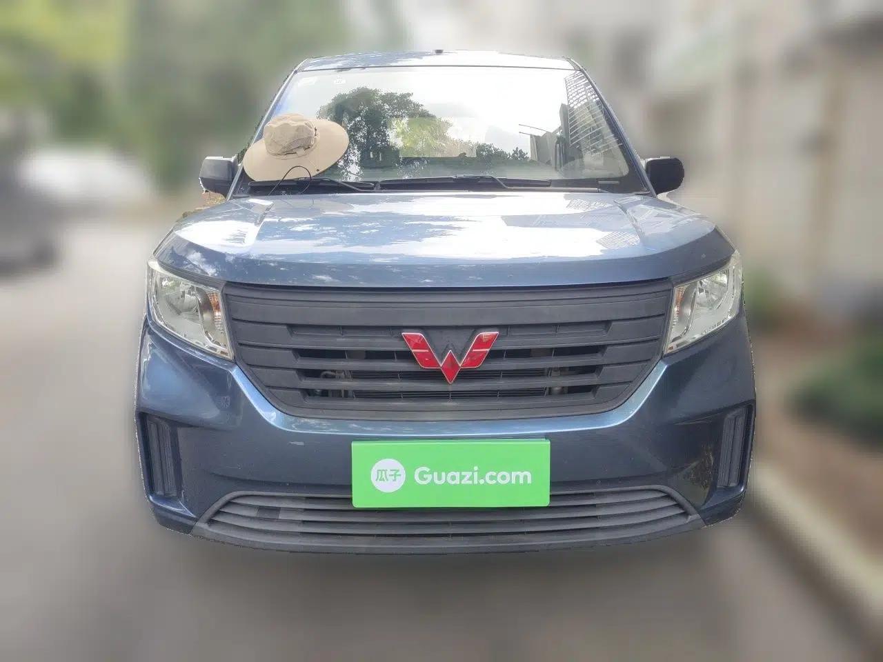 Wuling Hongguang PLUS 2020 1.5L Manual Standard Edition 5 Seats — миниатюра 2