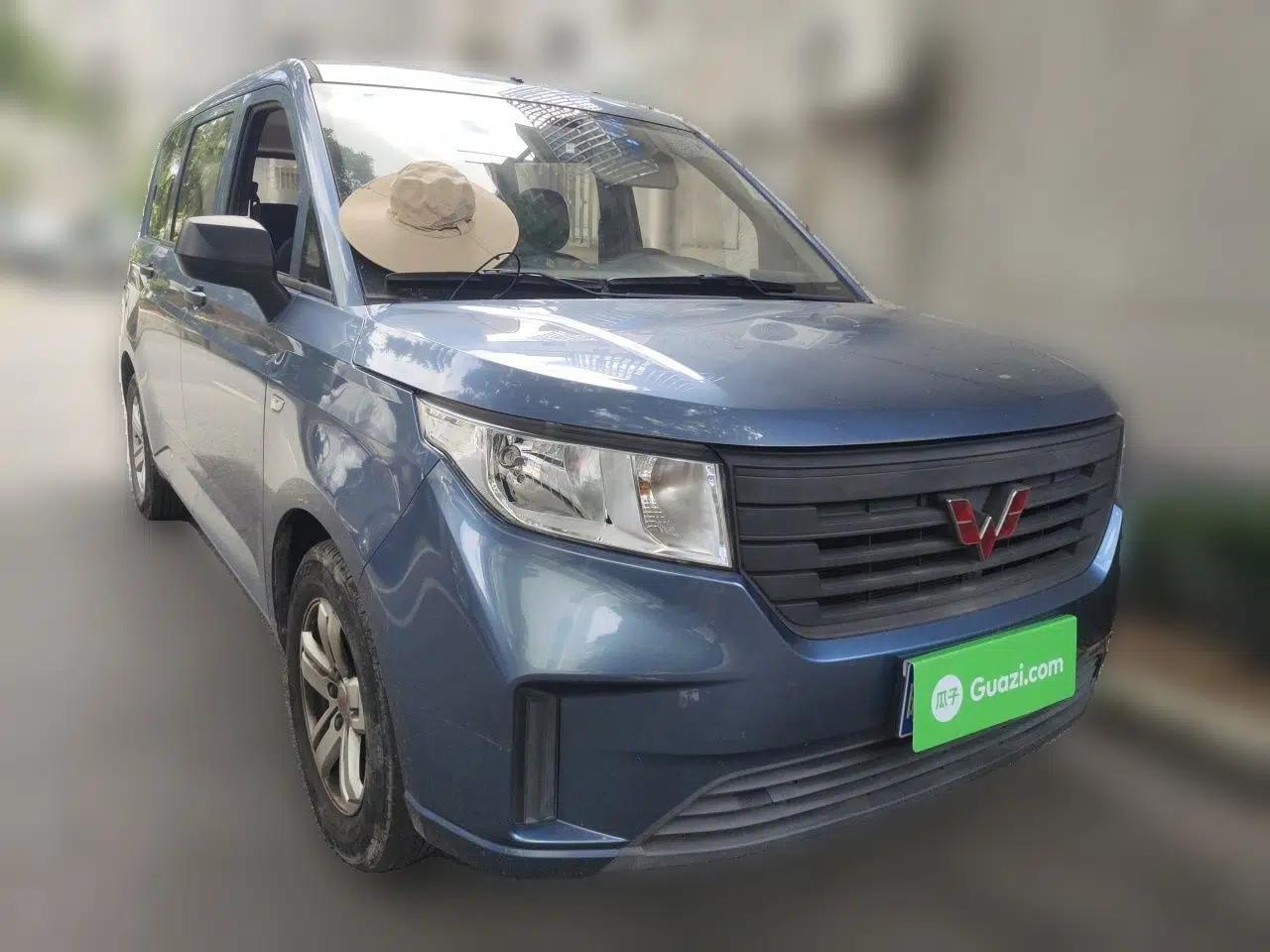 Wuling Hongguang PLUS 2020 1.5L Manual Standard Edition 5 Seats — миниатюра 3