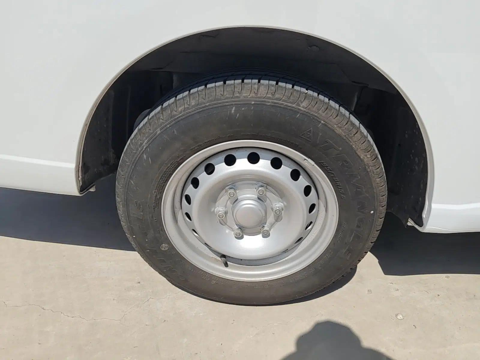 Wuling Yangguang 2024 300KM Comfort Version Passenger Van 75kW — миниатюра 11