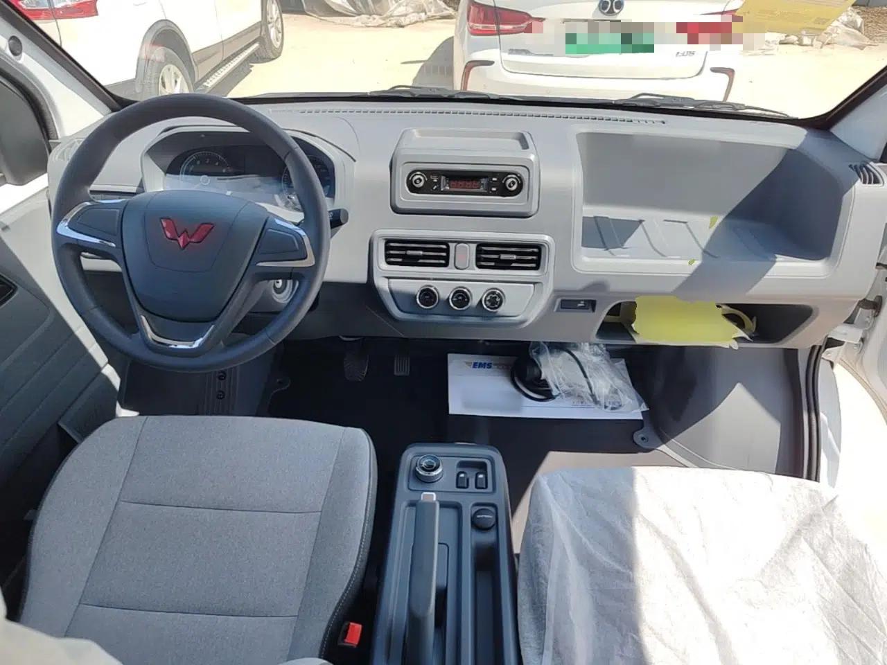 Wuling Yangguang 2024 300KM Comfort Version Passenger Van 75kW — миниатюра 12