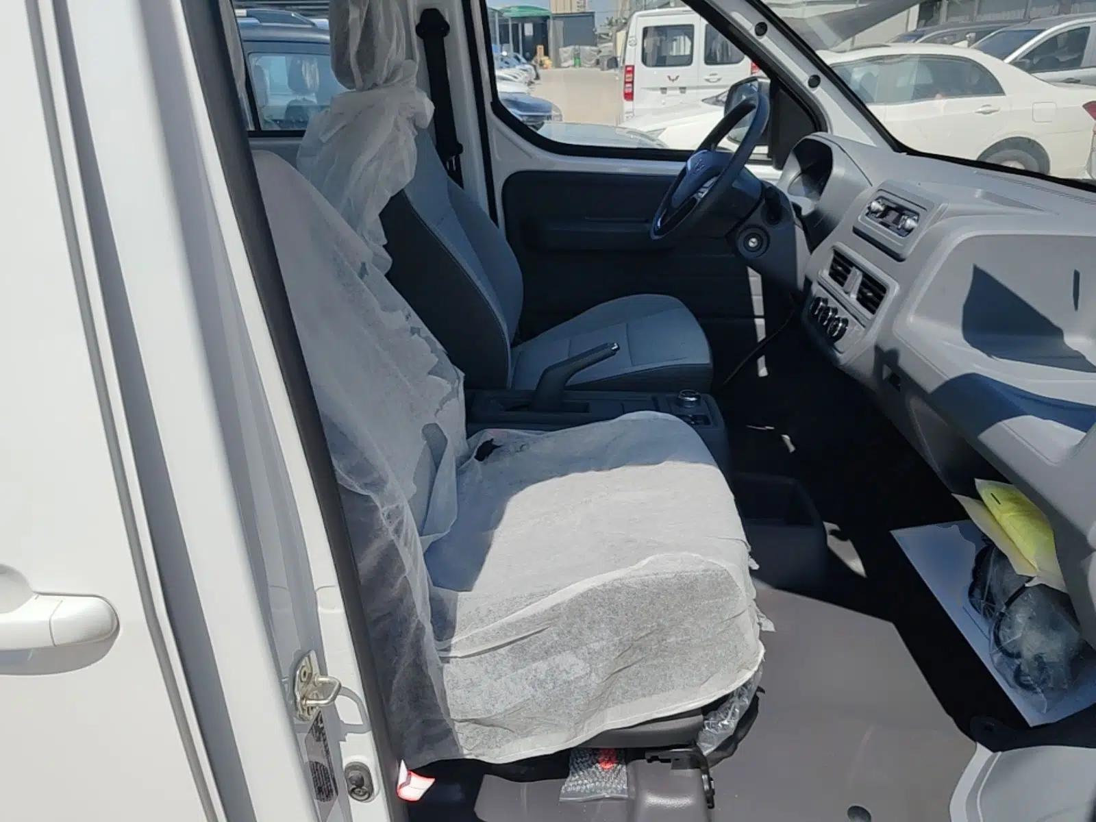 Wuling Yangguang 2024 300KM Comfort Version Passenger Van 75kW — миниатюра 19