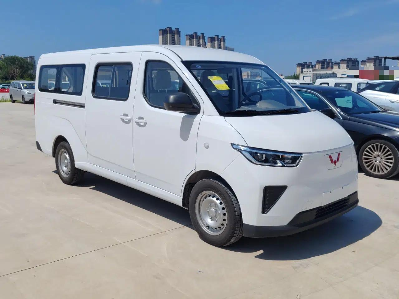 Wuling Yangguang 2024 300KM Comfort Version Passenger Van 75kW — миниатюра 3