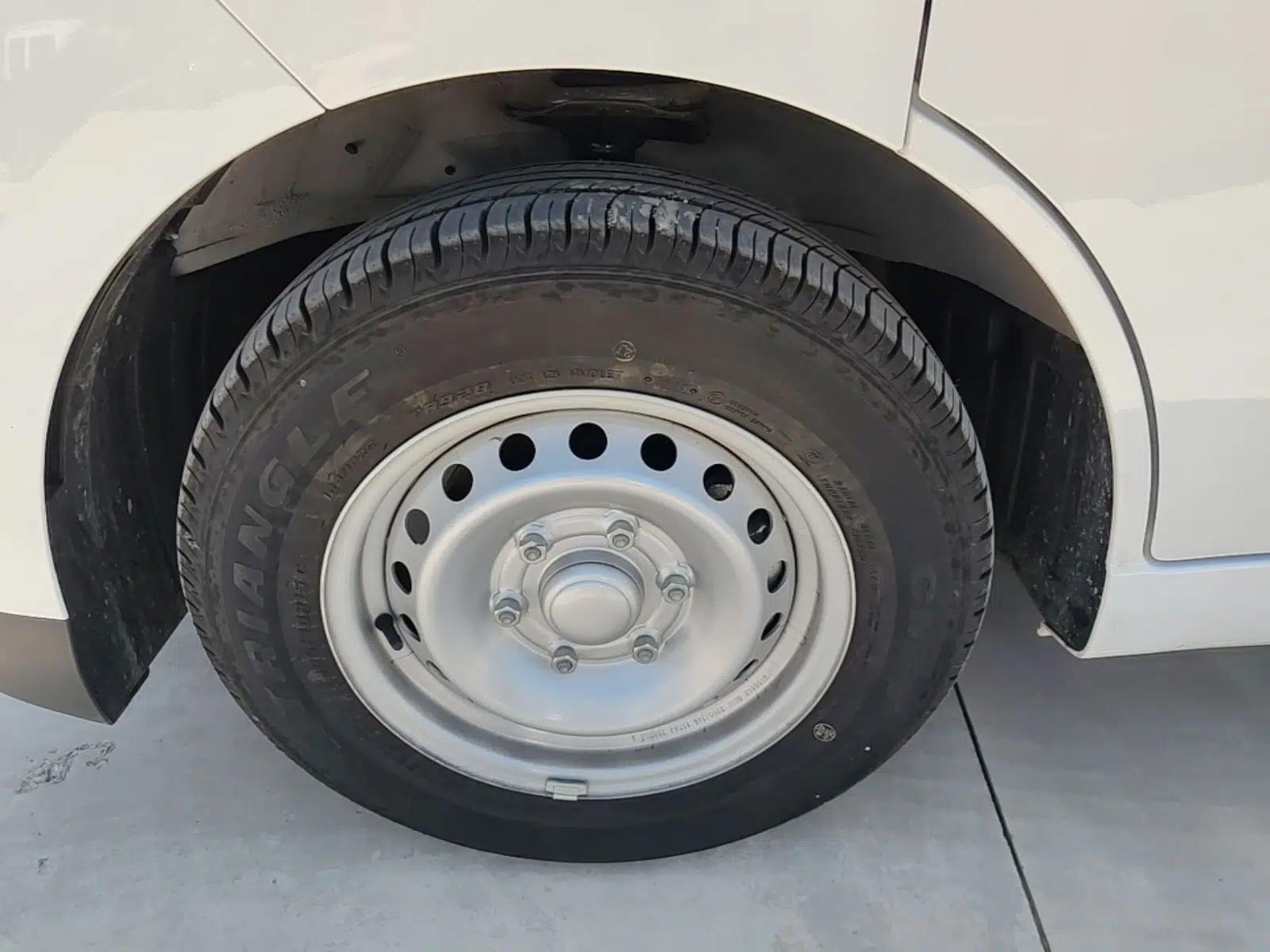 Wuling Yangguang 2024 300KM Comfort Version Passenger Van 75kW — миниатюра 10