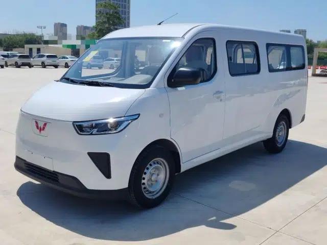 Wuling Yangguang 2024 300KM Comfort Version Passenger Van 75kW