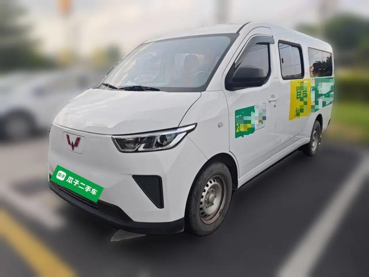 Wuling Yangguang 2024 300km Comfort-Grade Passenger Van 60kW — миниатюра 1