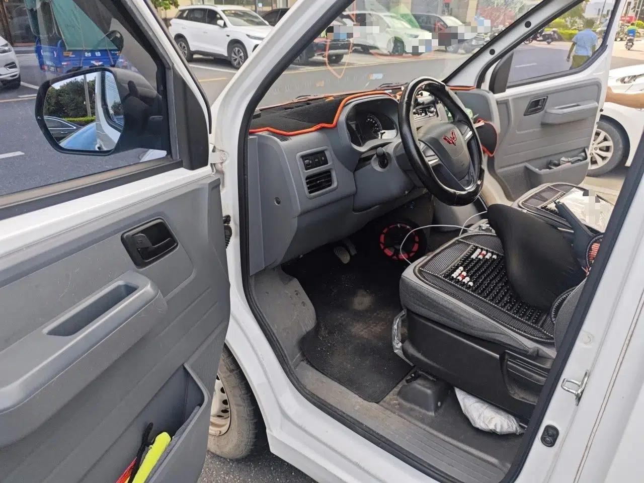 Wuling Yangguang 2024 300km Comfort-Grade Passenger Van 60kW — миниатюра 16