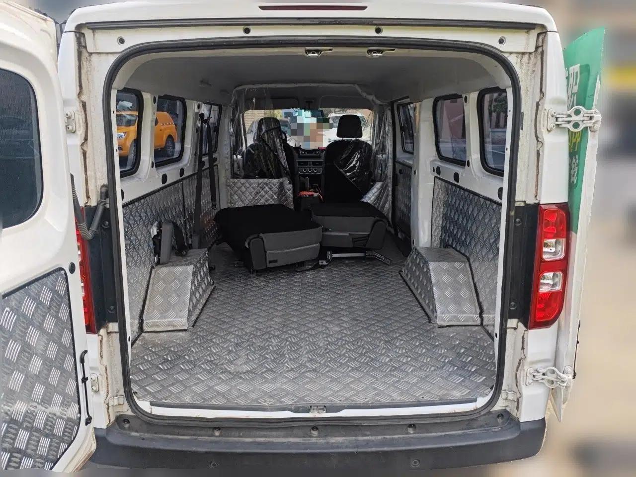 Wuling Yangguang 2024 300km Comfort-Grade Passenger Van 60kW — миниатюра 19
