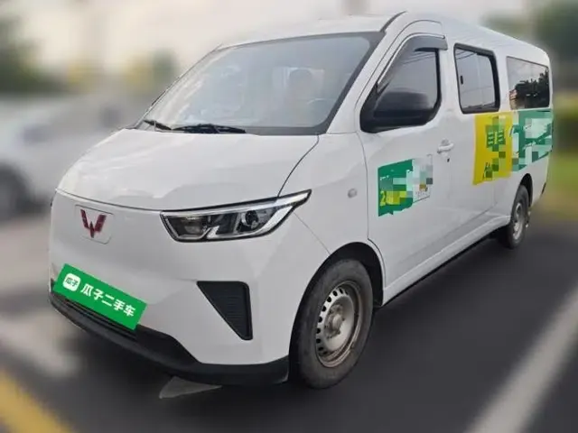 Wuling Yangguang 2024 300km Comfort-Grade Passenger Van 60kW