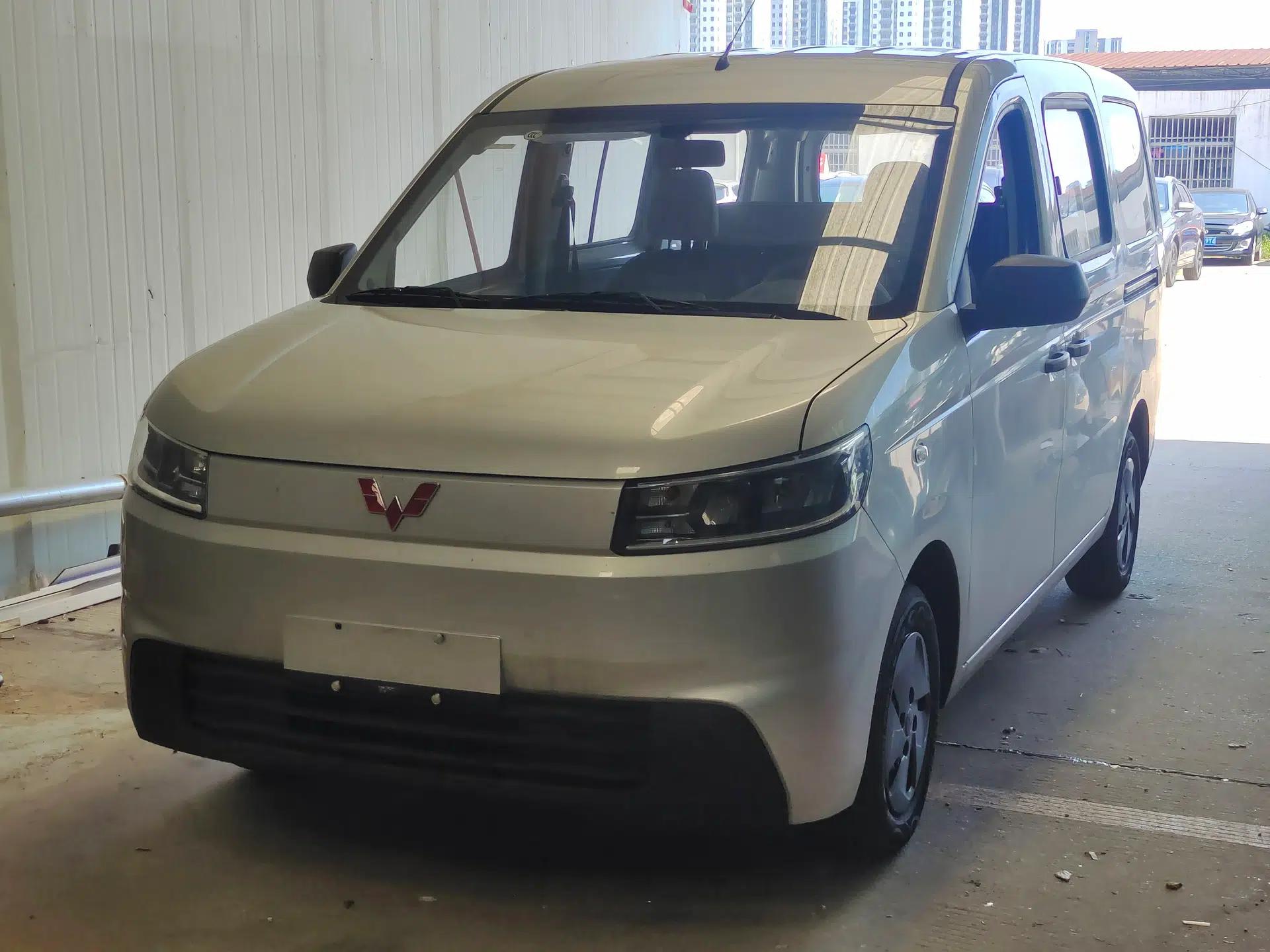 Wuling Rongguang EV 2026 Model 310km Standard Bus Version — миниатюра 1