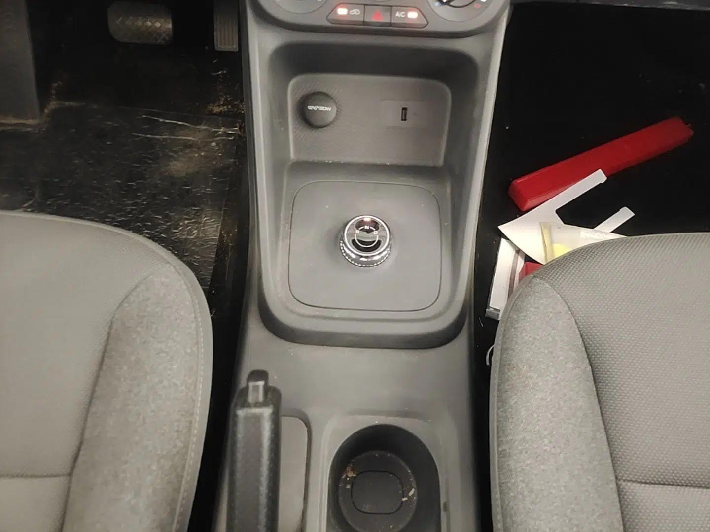 Wuling Rongguang EV 2026 Model 310km Standard Bus Version — миниатюра 16