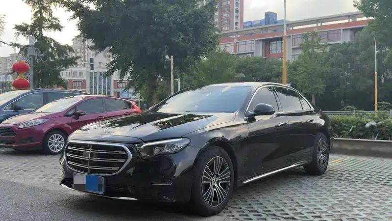 Mercedes-Benz E-Class 2026 E 260 L Classic Edition (Discontinued in March 2026) — миниатюра 1
