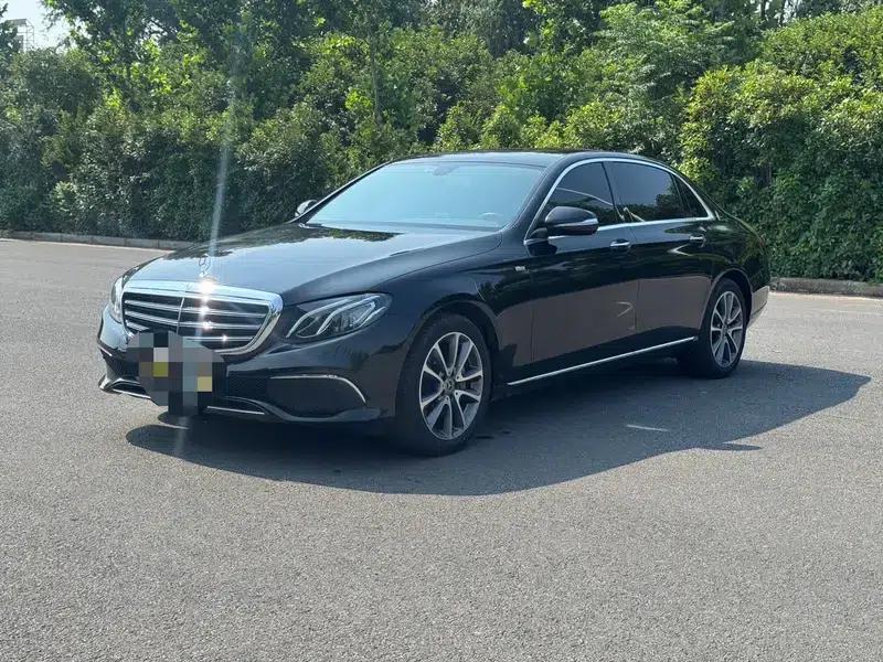 Mercedes-Benz E-Class 2018 E 300 L Fashion Edition — миниатюра 1