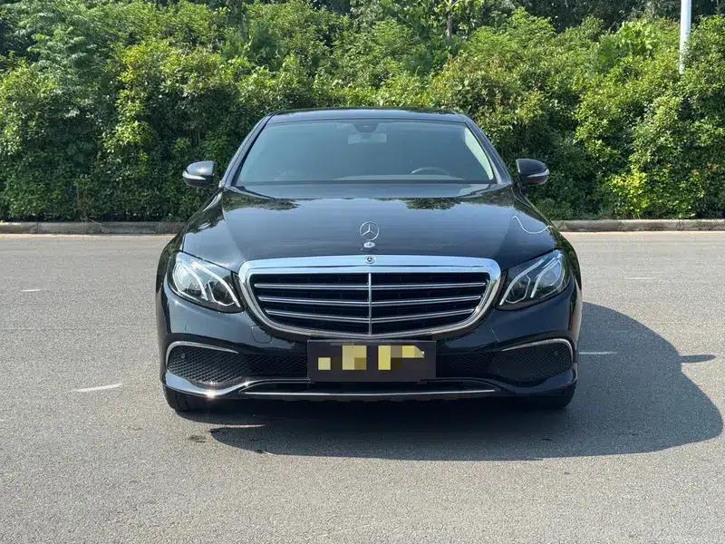 Mercedes-Benz E-Class 2018 E 300 L Fashion Edition — миниатюра 2