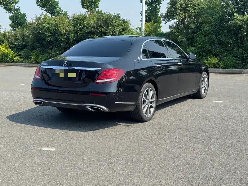 Mercedes-Benz E-Class 2018 E 300 L Fashion Edition — миниатюра 6