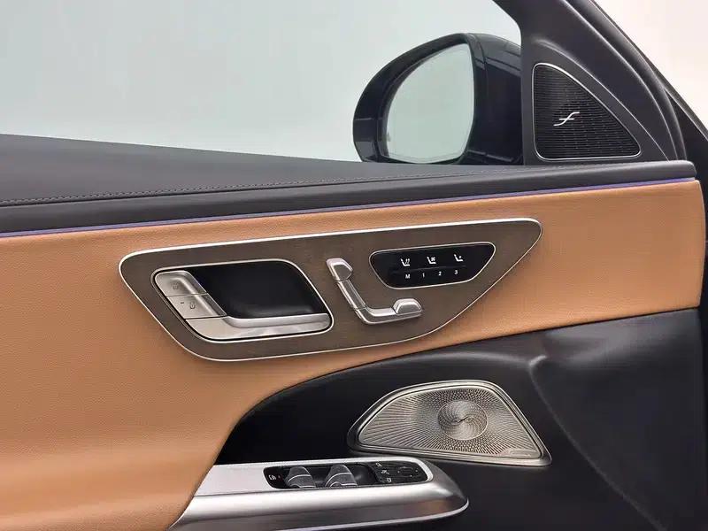 Mercedes-Benz E-Class 2025 E 300 L Luxury Sedan — миниатюра 10