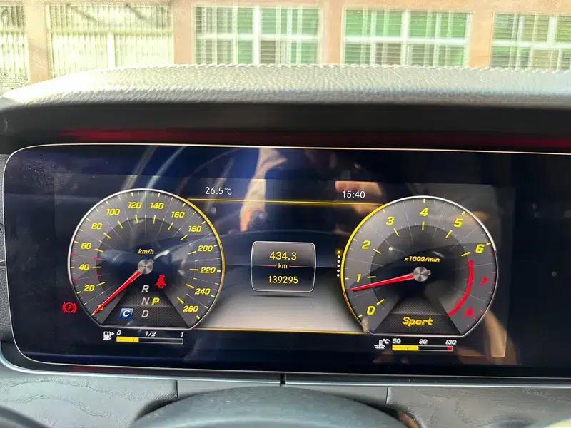 2016 Mercedes-Benz E-Class E 200 L Sport — миниатюра 12