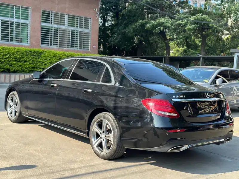2016 Mercedes-Benz E-Class E 200 L Sport — миниатюра 3