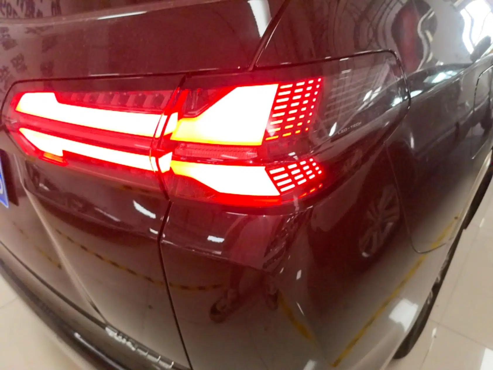 Wuling 730 2025 Model 1.5T CVT Elite Edition — миниатюра 9