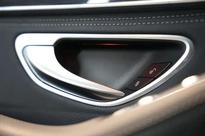 2017 Mercedes-Benz GLC 260 4MATIC Luxury — миниатюра 24