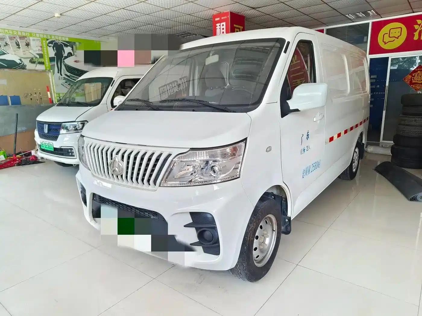 Changan Ruixing EM60 2021 Pure Electric Van (70kW) — миниатюра 1