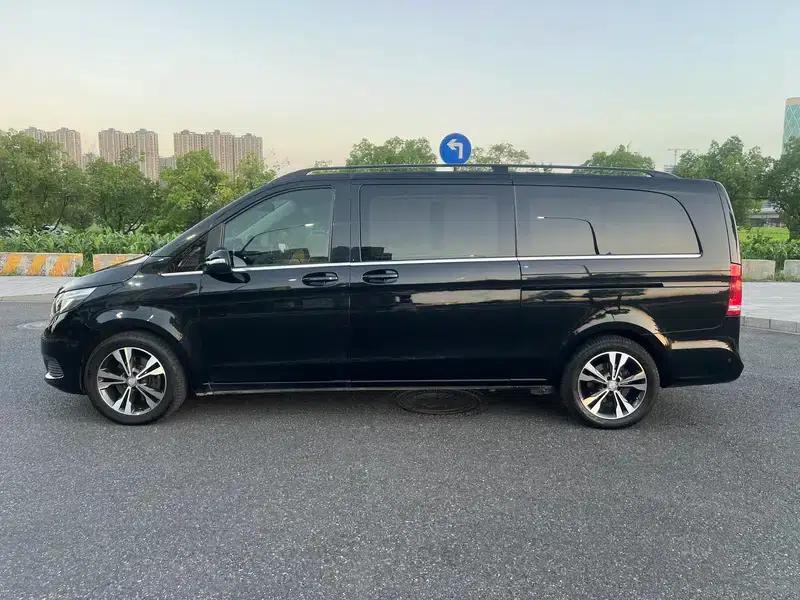 Mercedes-Benz V-Class 2017 V 260 L Premium Extended Edition — миниатюра 4