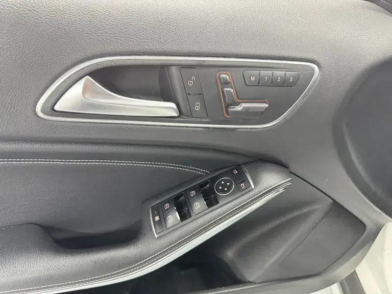 2015 Mercedes-Benz GLA 220 4MATIC Luxury — миниатюра 17