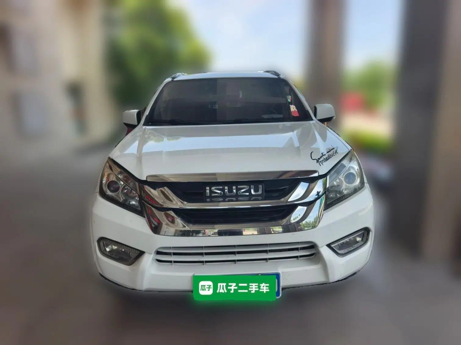 Isuzu mu-X 2017 2.5T Two-Wheel Drive Automatic Luxury Edition 5 Seats — миниатюра 2