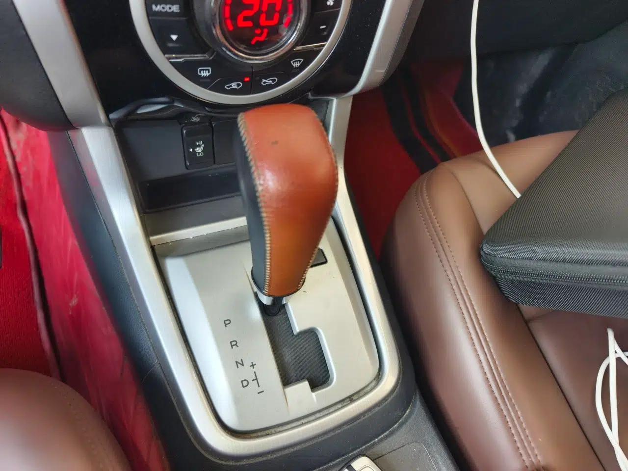 Isuzu mu-X 2017 2.5T Two-Wheel Drive Automatic Luxury Edition 5 Seats — миниатюра 14