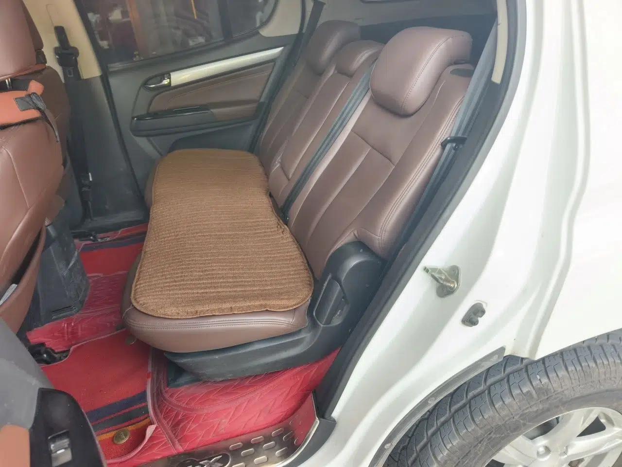 Isuzu mu-X 2017 2.5T Two-Wheel Drive Automatic Luxury Edition 5 Seats — миниатюра 17