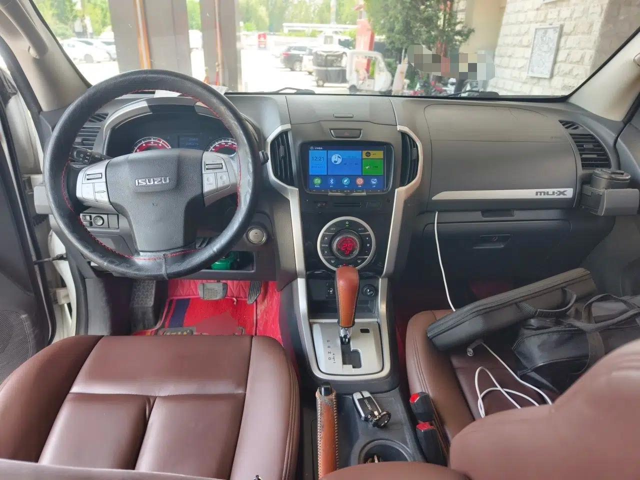 Isuzu mu-X 2017 2.5T Two-Wheel Drive Automatic Luxury Edition 5 Seats — миниатюра 9