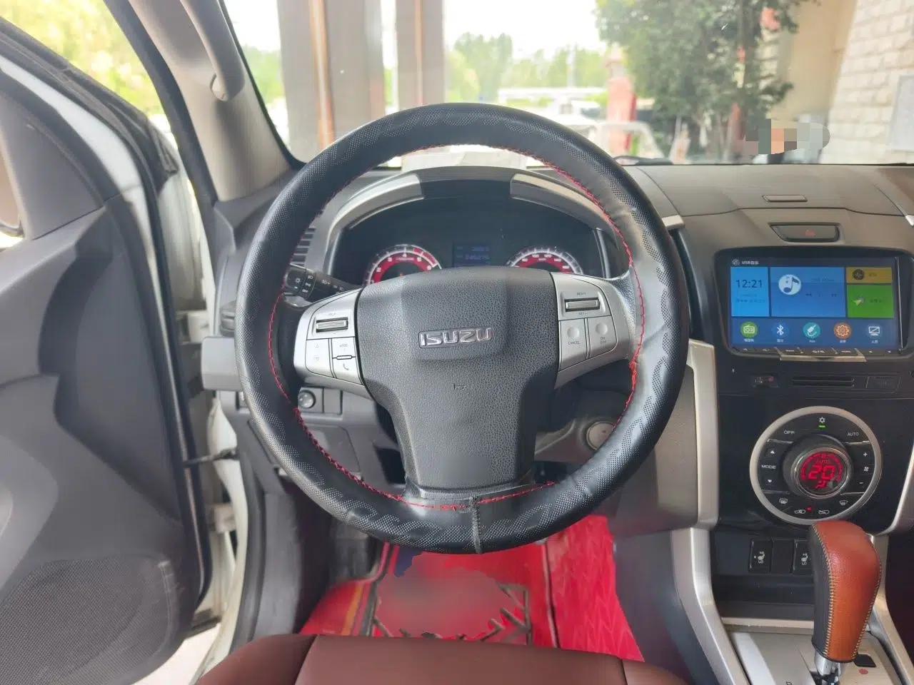 Isuzu mu-X 2017 2.5T Two-Wheel Drive Automatic Luxury Edition 5 Seats — миниатюра 10