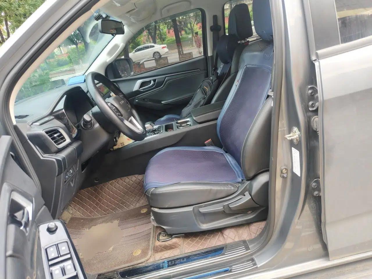 Isuzu D-MAX 2023 2.5T Automatic 4x4 Diesel Flagship Version Standard Wheelbase — миниатюра 15