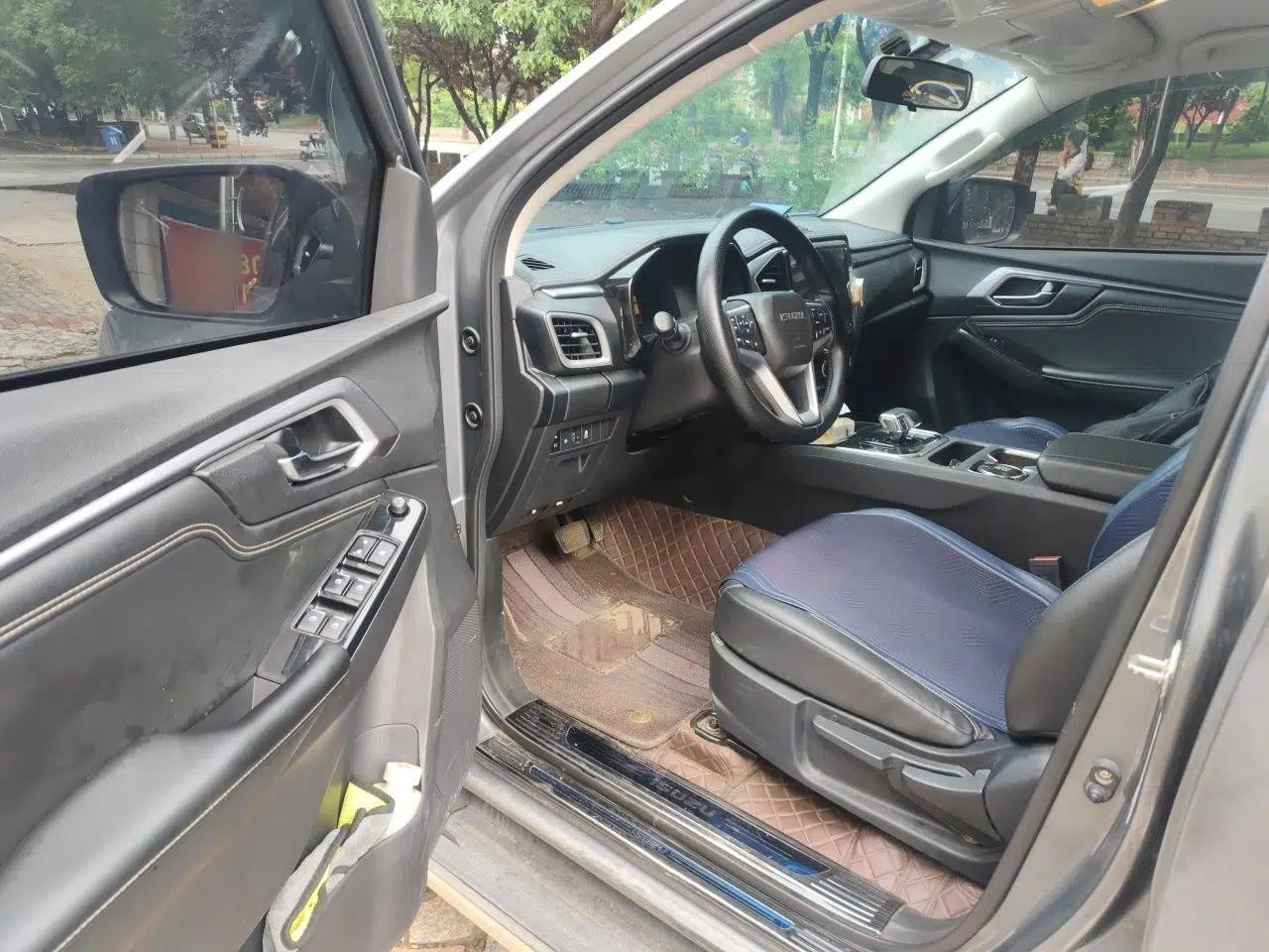 Isuzu D-MAX 2023 2.5T Automatic 4x4 Diesel Flagship Version Standard Wheelbase — миниатюра 16