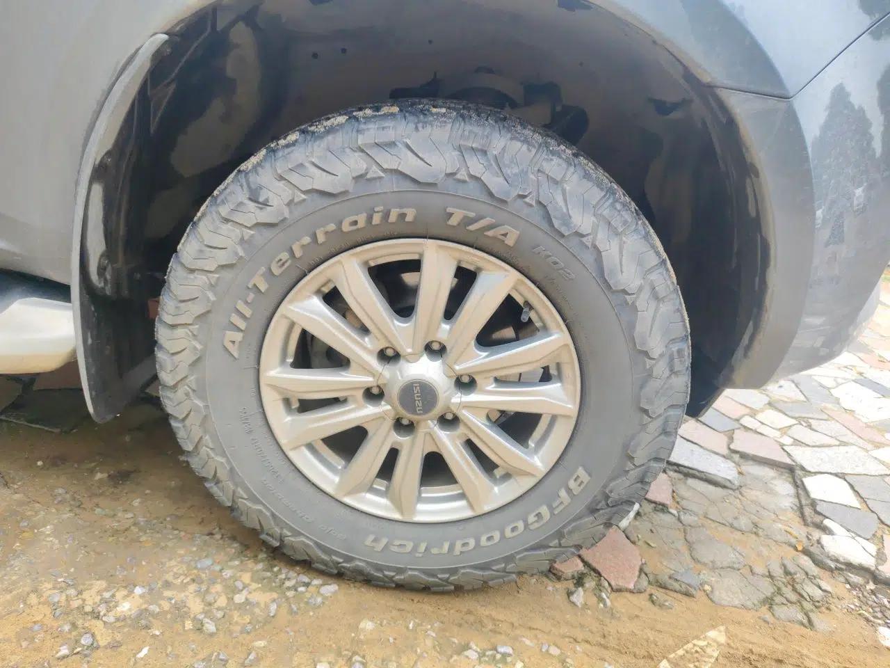Isuzu D-MAX 2023 2.5T Automatic 4x4 Diesel Flagship Version Standard Wheelbase — миниатюра 8