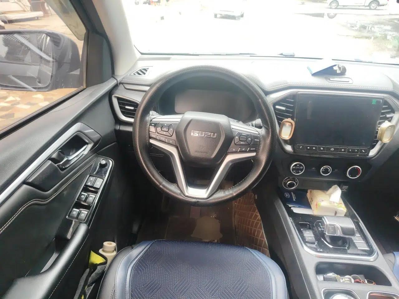 Isuzu D-MAX 2023 2.5T Automatic 4x4 Diesel Flagship Version Standard Wheelbase — миниатюра 10