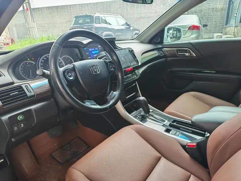 2016 Honda Accord 2.4L Comfort Edition — миниатюра 9