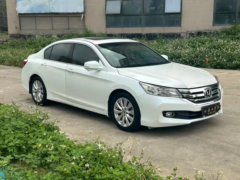 2014 Honda Accord 2.4L EXN Luxury Navigation Edition — миниатюра 3