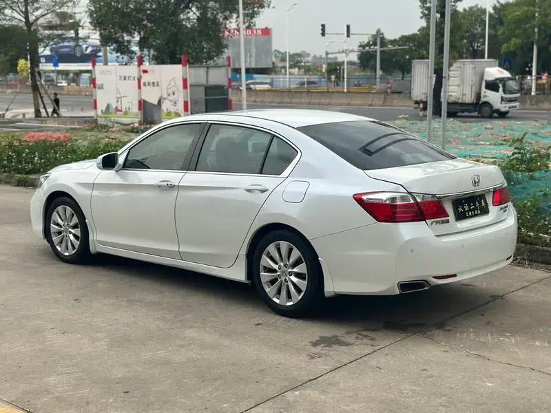 2014 Honda Accord 2.4L EXN Luxury Navigation Edition — миниатюра 4