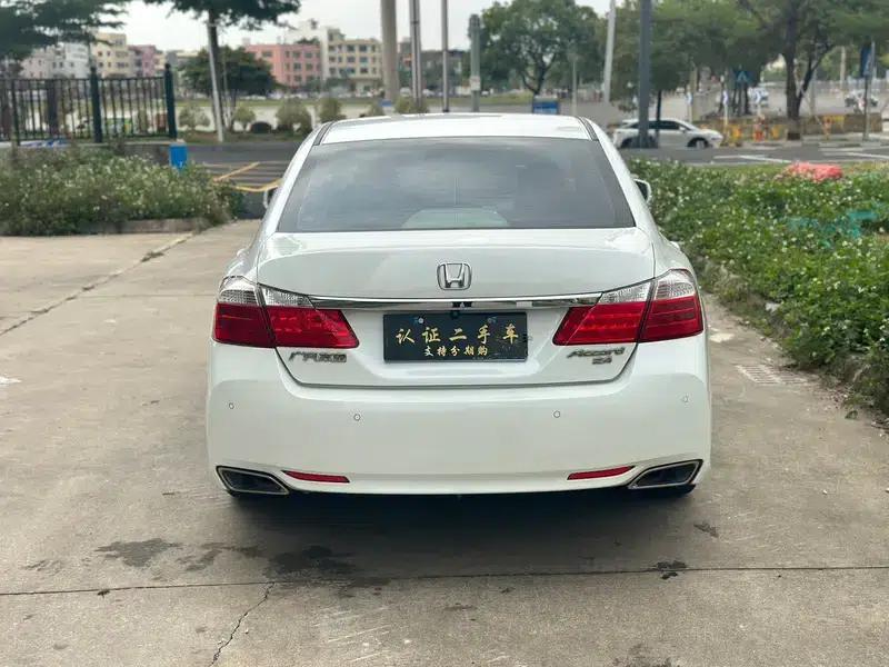 2014 Honda Accord 2.4L EXN Luxury Navigation Edition — миниатюра 5