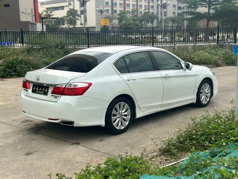 2014 Honda Accord 2.4L EXN Luxury Navigation Edition — миниатюра 6