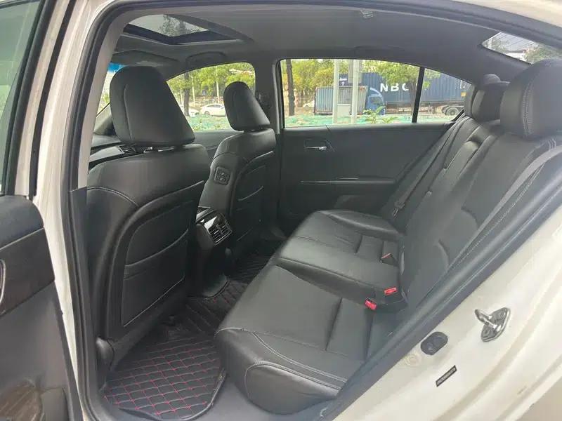 2014 Honda Accord 2.4L EXN Luxury Navigation Edition — миниатюра 9