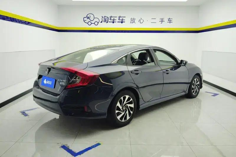 2016 Civic 220TURBO CVT Luxury Edition — миниатюра 3