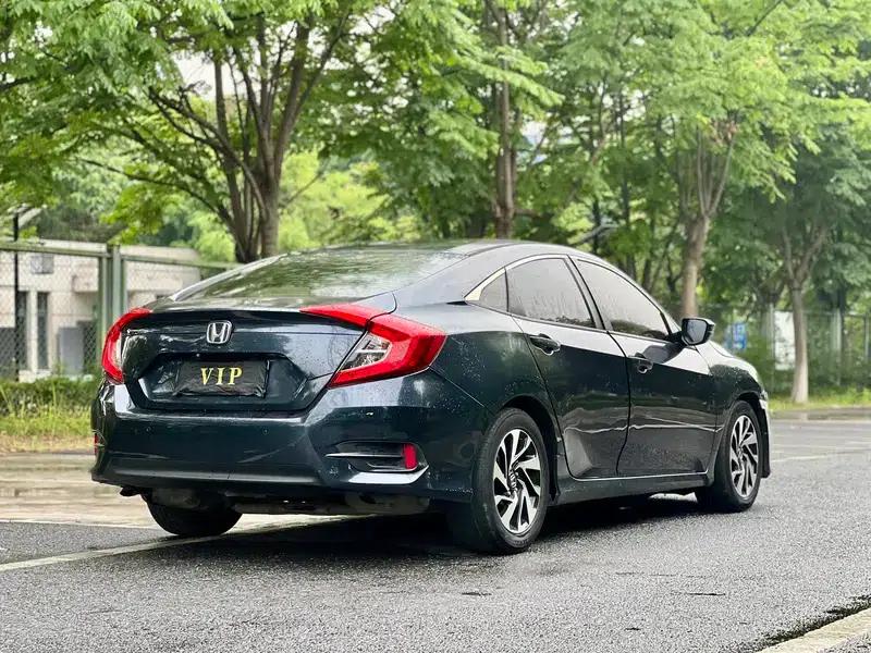 2016 Civic 220TURBO CVT Luxury Edition — миниатюра 6