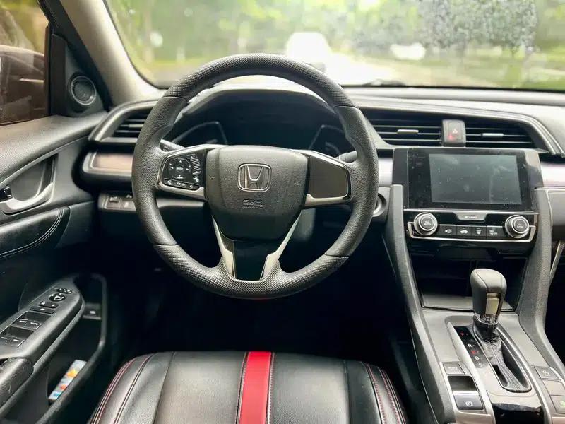 2016 Civic 220TURBO CVT Luxury Edition — миниатюра 8