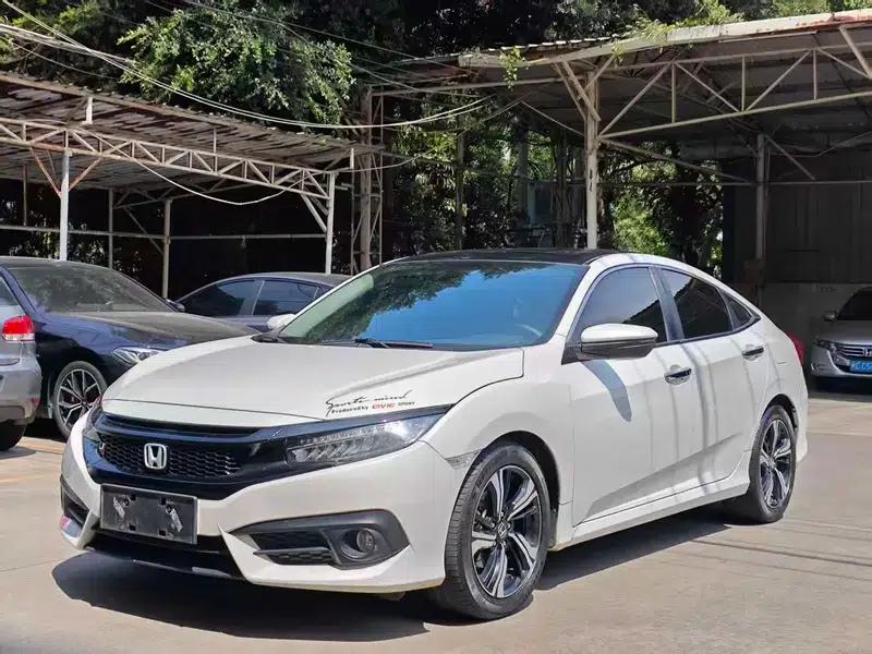2016 Civic 220TURBO CVT Premium Edition — миниатюра 1