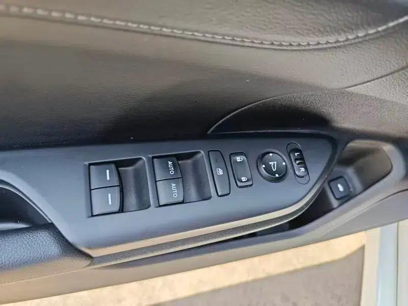 2016 Civic 220TURBO CVT Premium Edition — миниатюра 22