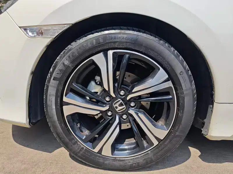 2016 Civic 220TURBO CVT Premium Edition — миниатюра 6
