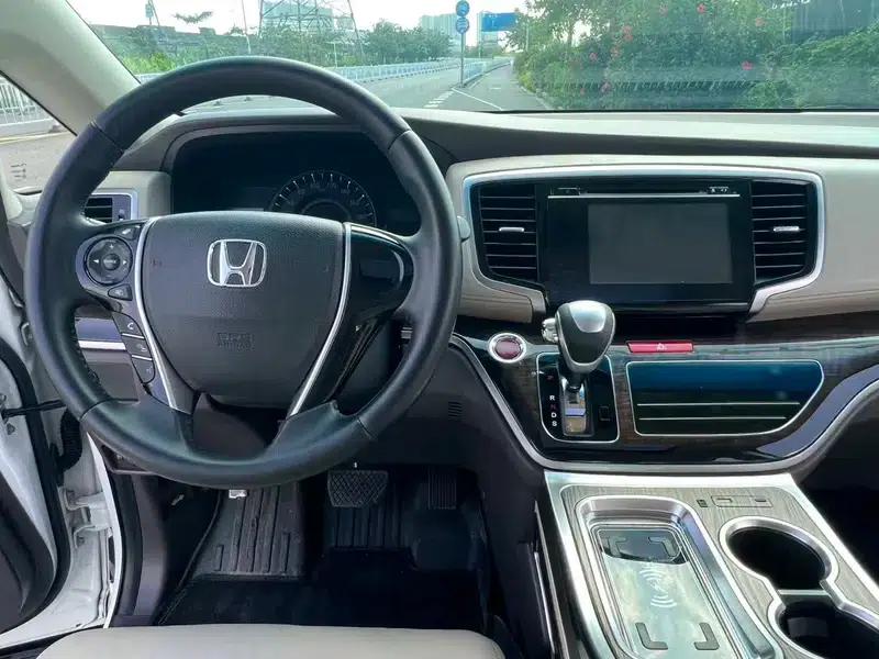 2015 Odyssey 2.4L Luxury Edition — миниатюра 13